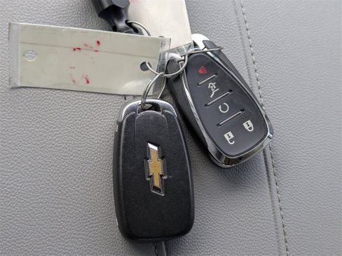 Used 2021 Chevrolet Traverse LT image 35