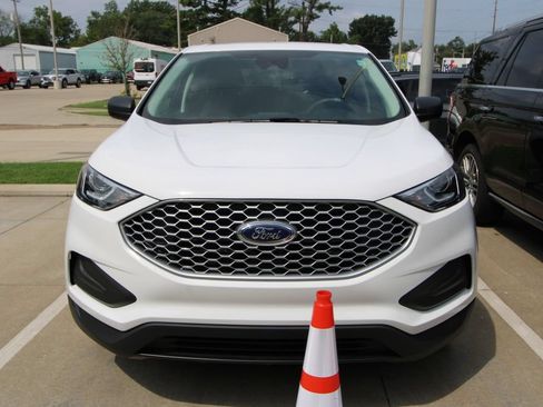 Used 2023 Ford Edge SE AWD/4WD image 2