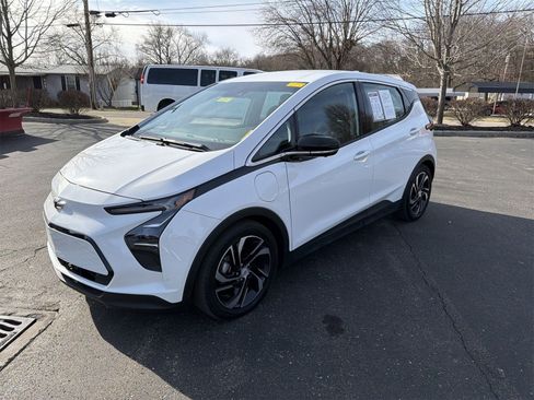 Used 2023 Chevrolet Bolt LT image 4