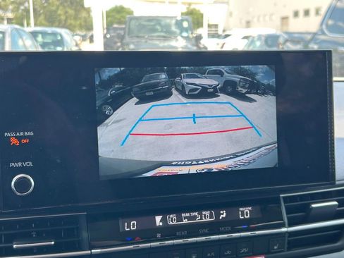 Used 2026 Toyota Sienna XLE FWD image 36