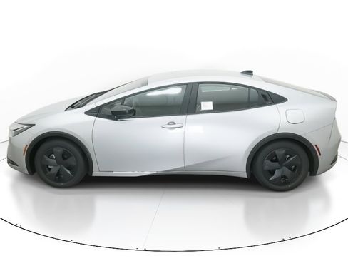 New 2026 Toyota Prius Plug-In Hybrid image 3