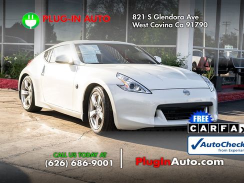 Used 2010 Nissan 370Z Touring image 3