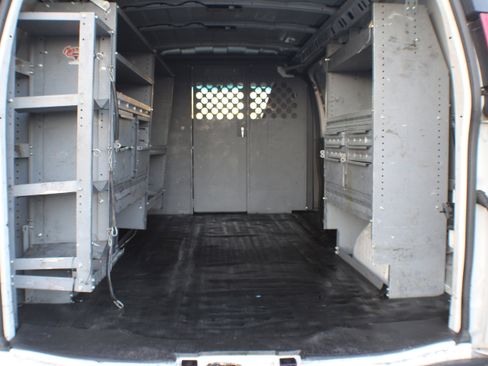 Used 2017 Chevrolet Express 3500 Extended image 20