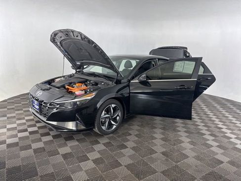 Used 2022 Hyundai Elantra Limited w/ Cargo Package image 13