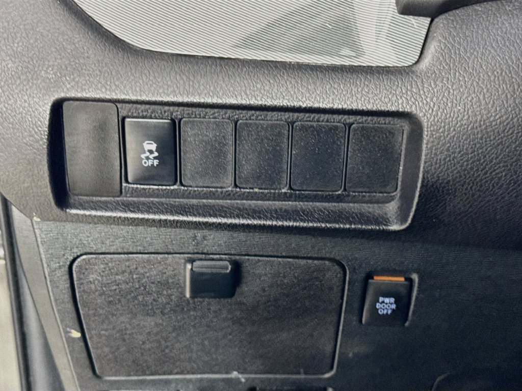 Used 2016 Toyota Sienna SE FWD image 11