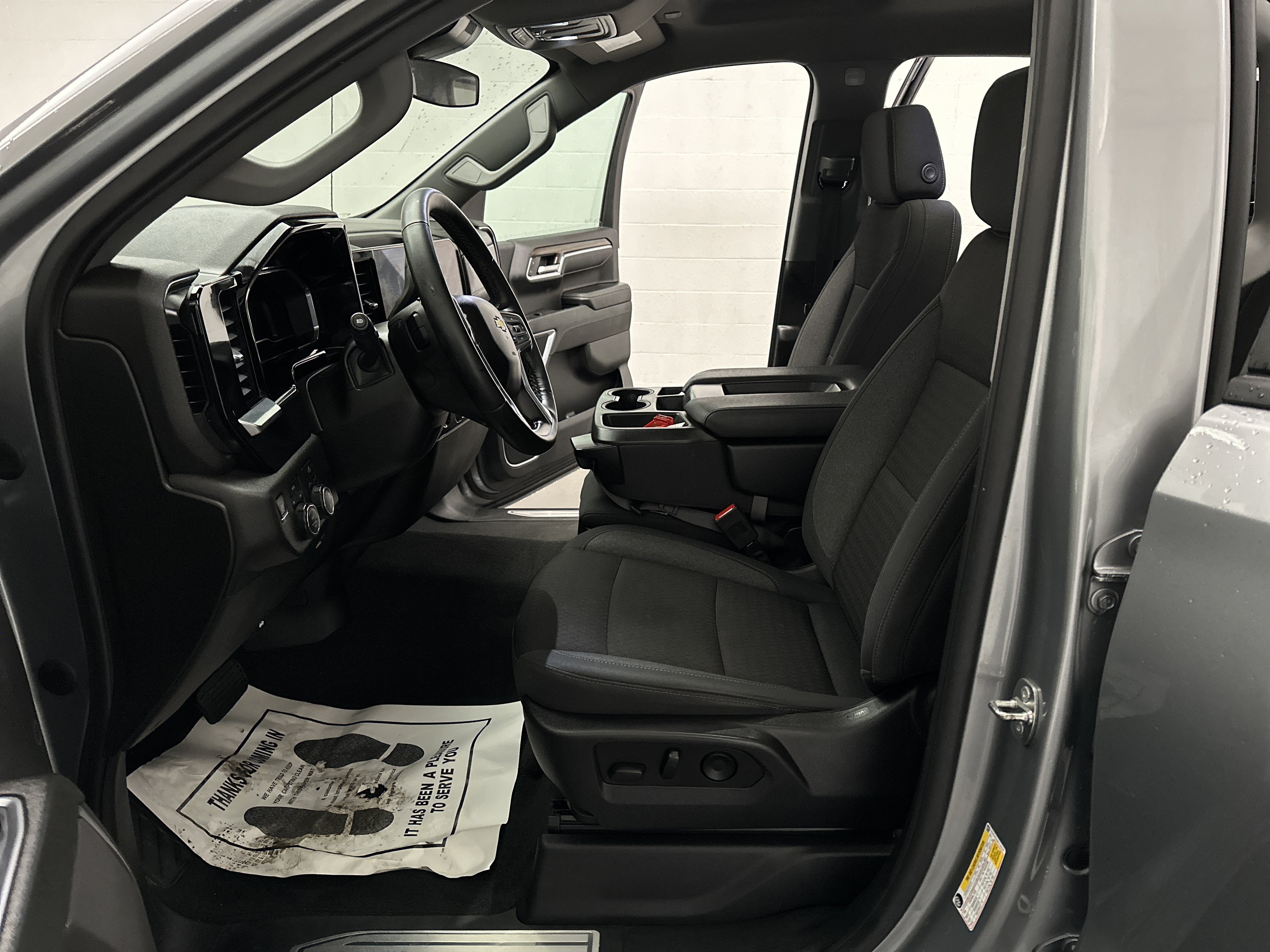 Used 2024 Chevrolet Silverado 1500 LT AWD/4WD image 17
