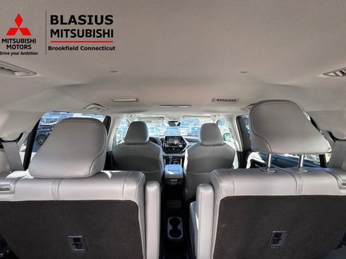 Used 2021 Toyota Highlander XLE image 35