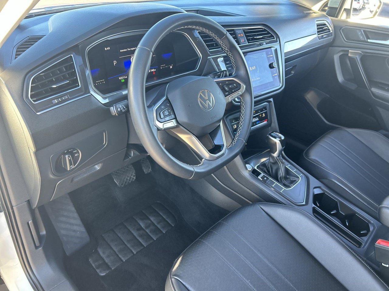 Used 2022 Volkswagen Tiguan SE w/ Panoramic Sunroof Package FWD image 15