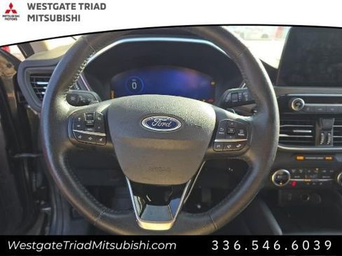 Used 2020 Ford Escape Titanium image 9