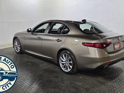 Used 2019 Alfa Romeo Giulia AWD image 5