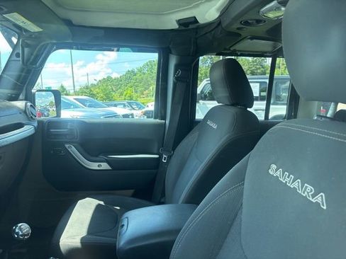 Used 2017 Jeep Wrangler Unlimited Sahara w/ Connectivity Group AWD/4WD image 4