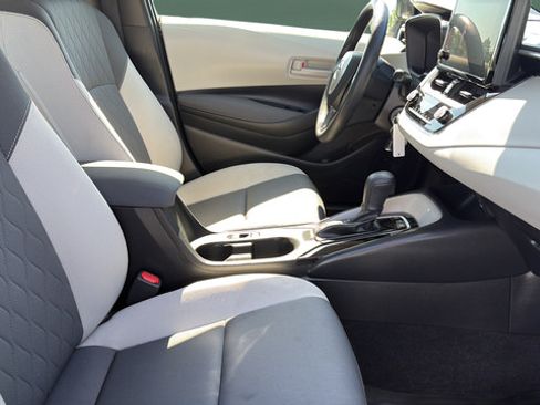 Used 2025 Toyota Corolla LE FWD image 29