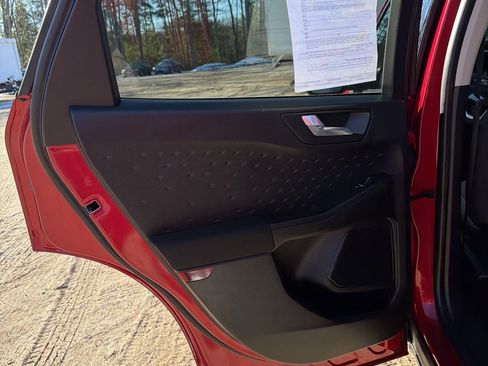 Used 2020 Ford Escape SE image 11