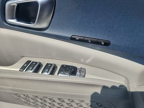 Certified 2025 Kia Carnival EX FWD image 26