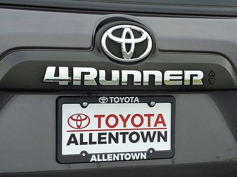 Used 2022 Toyota 4Runner TRD Off-Road Premium AWD/4WD image 31