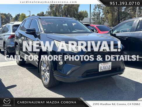 Used 2019 Toyota RAV4 XLE Premium w/ Carpet Mat Package FWD image 1