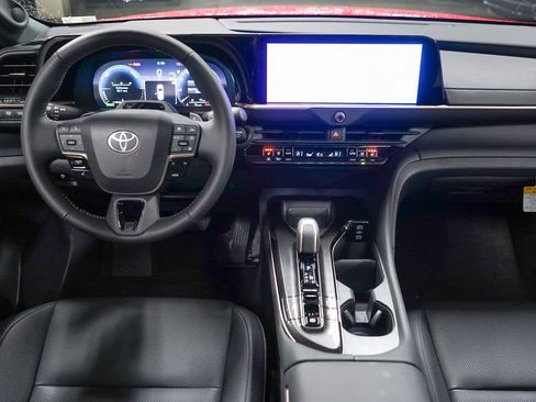 New 2025 Toyota Crown Signia image 7