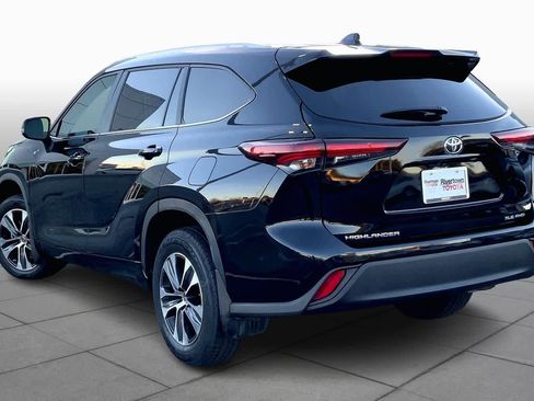 Used 2024 Toyota Highlander XLE image 11