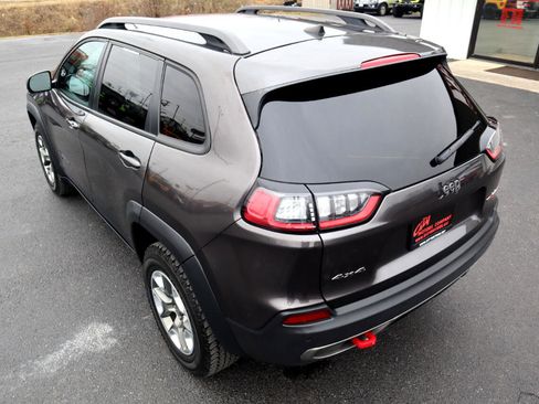Used 2019 Jeep Cherokee Trailhawk image 14