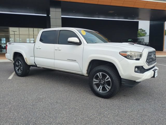 Used 2018 Toyota Tacoma TRD Sport RWD image 2