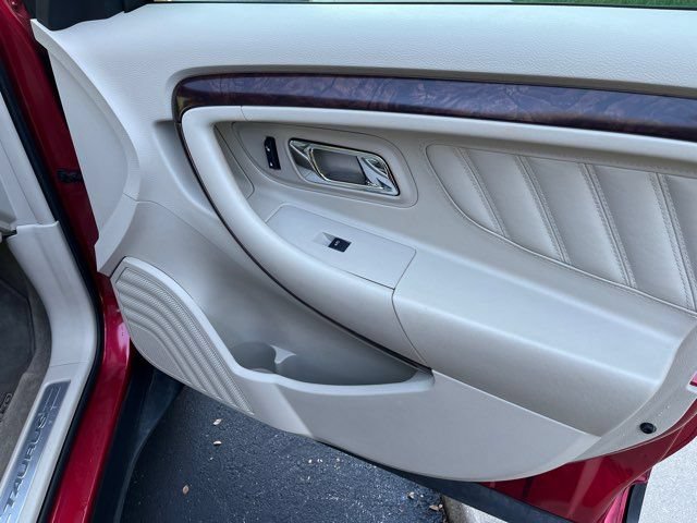 Used 2012 Ford Taurus Limited FWD image 20