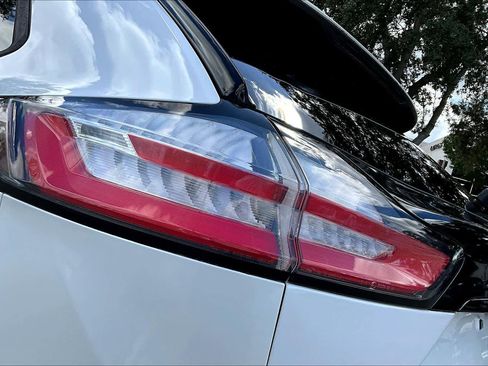 Used 2020 Ford Edge ST image 28