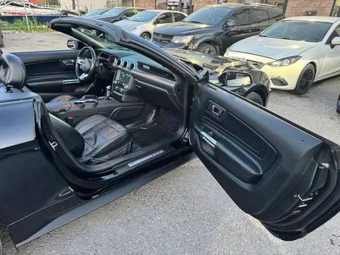 Used 2022 Ford Mustang Convertible RWD image 17