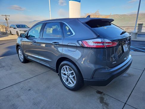 Used 2024 Ford Edge SEL image 7