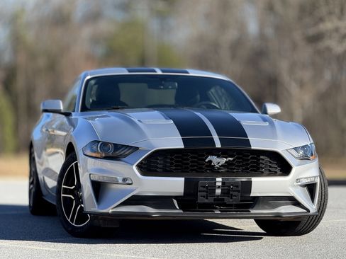 Used 2019 Ford Mustang Premium image 3