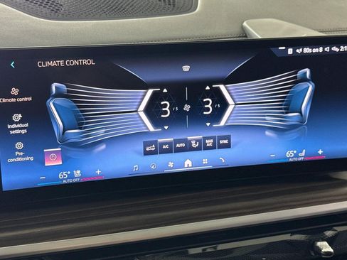 Used 2025 BMW X7 xDrive40i w/ M Sport Package AWD/4WD image 29