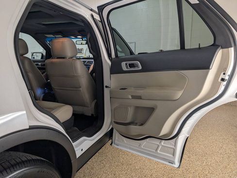 Used 2015 Ford Explorer Limited w/ Equipment Group 301A AWD/4WD image 19