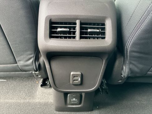 Used 2024 Chevrolet Equinox LT FWD image 20