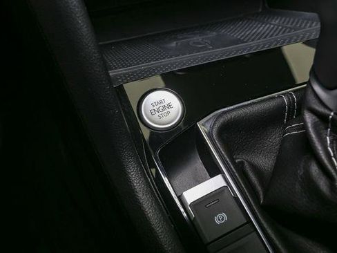 Certified 2024 Volkswagen Taos SE image 36