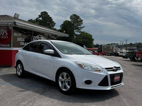 Used 2013 Ford Focus SE w/ SE Winter Pkg FWD image 1