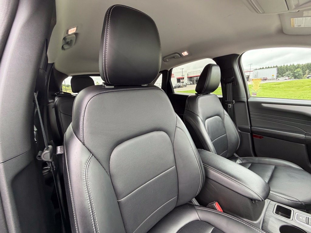 Used 2025 Ford Escape Platinum AWD/4WD image 36