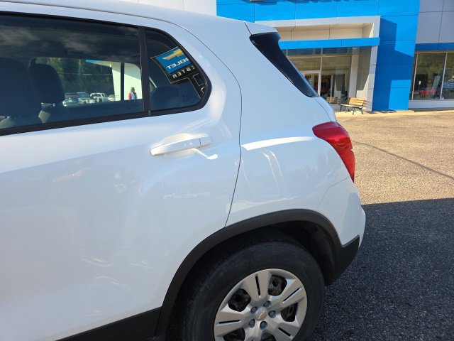 Used 2017 Chevrolet Trax LS FWD image 31