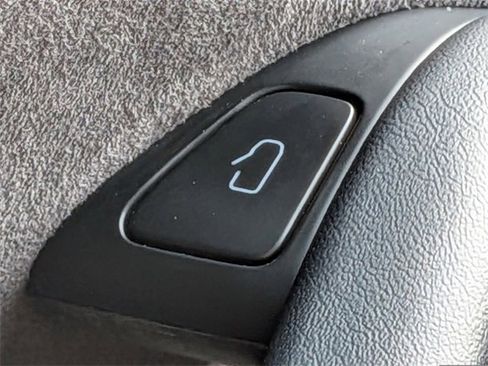 Used 2021 Tesla Model 3 Standard Range Plus image 29