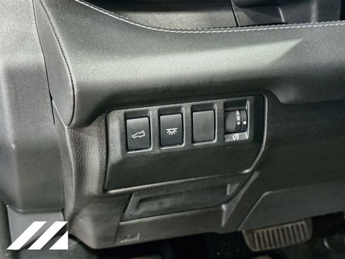 Used 2023 Subaru Ascent Touring AWD/4WD image 8