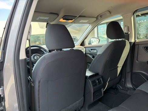 Used 2023 Nissan Rogue SV image 19