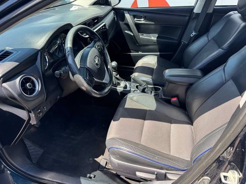 Used 2018 Toyota Corolla SE w/ Carpet Mat Package (TMS) FWD image 6