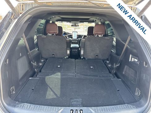 Used 2020 Ford Explorer Platinum w/ Premium Technology Package image 14