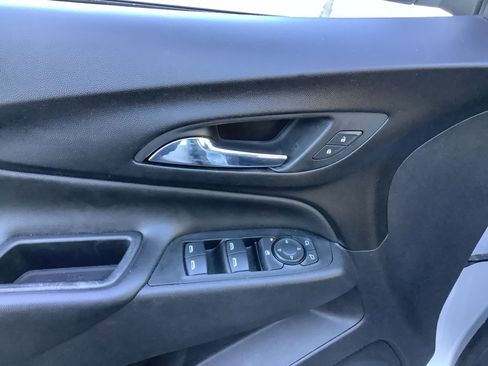 Used 2022 Chevrolet Equinox LT image 12