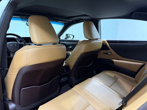 Used 2021 Lexus ES 300h w/ Premium Package FWD image 16
