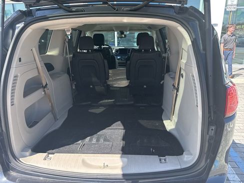 Used 2020 Chrysler Pacifica Touring-L Plus image 6