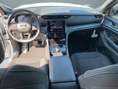 New 2025 Jeep Grand Cherokee L Laredo image 16