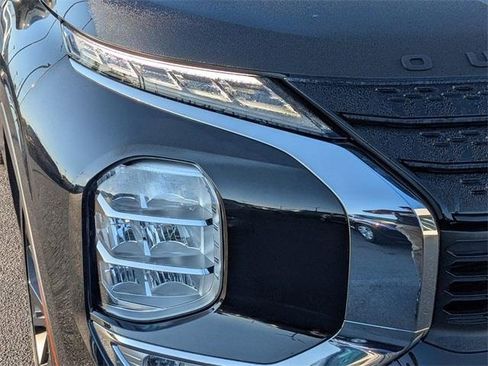 Used 2023 Mitsubishi Outlander SE Black Edition image 10