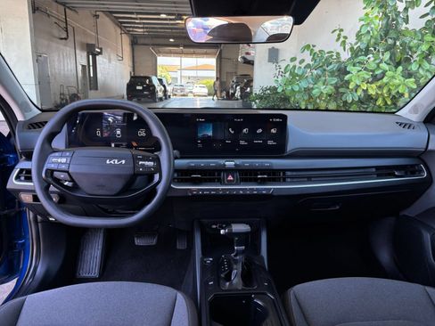 Used 2025 Kia K4 FWD image 33