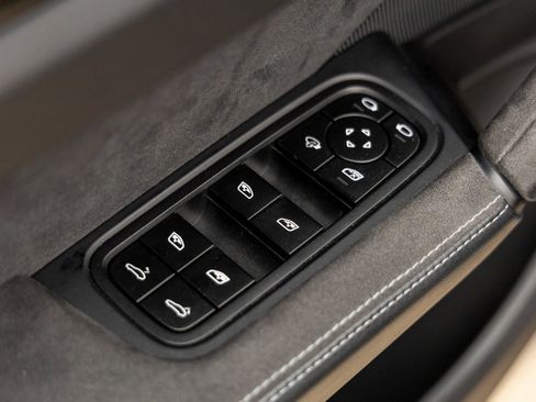 Certified 2022 Porsche Cayenne Turbo GT image 21