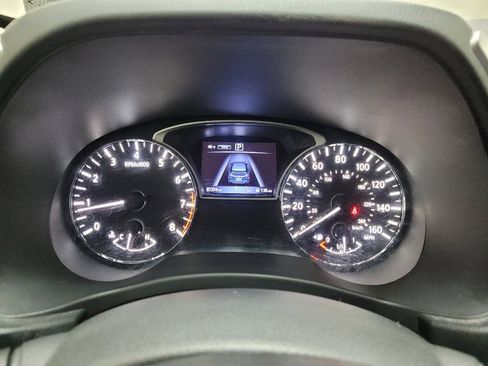 Used 2019 Nissan Pathfinder SV image 23