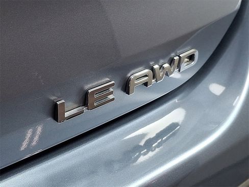 Used 2020 Toyota Highlander LE image 30